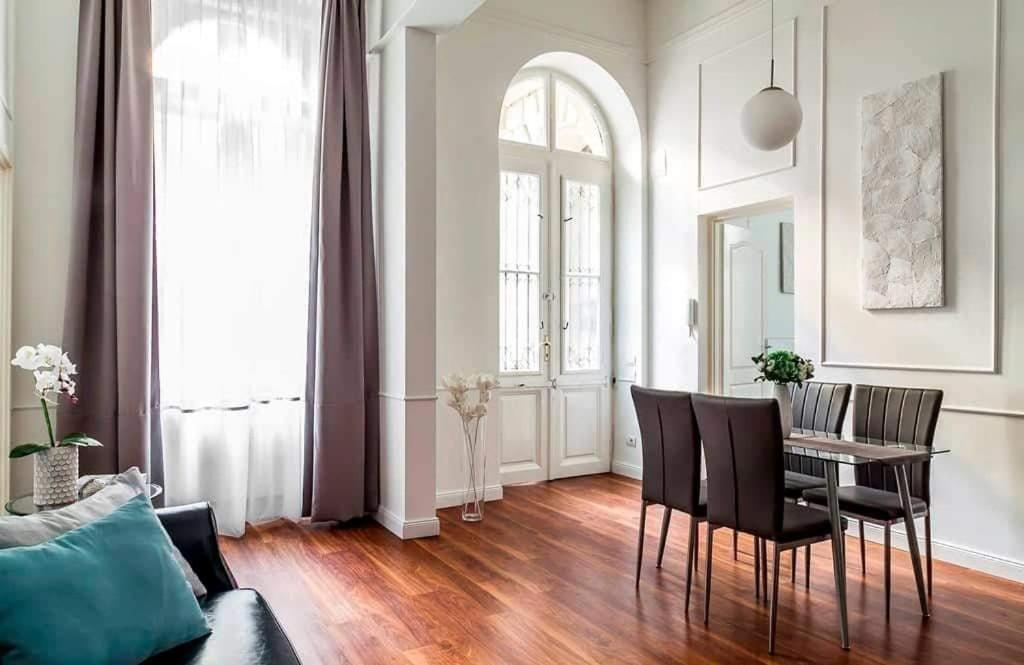 Goldsmith Apartment Budapest Bagian luar foto